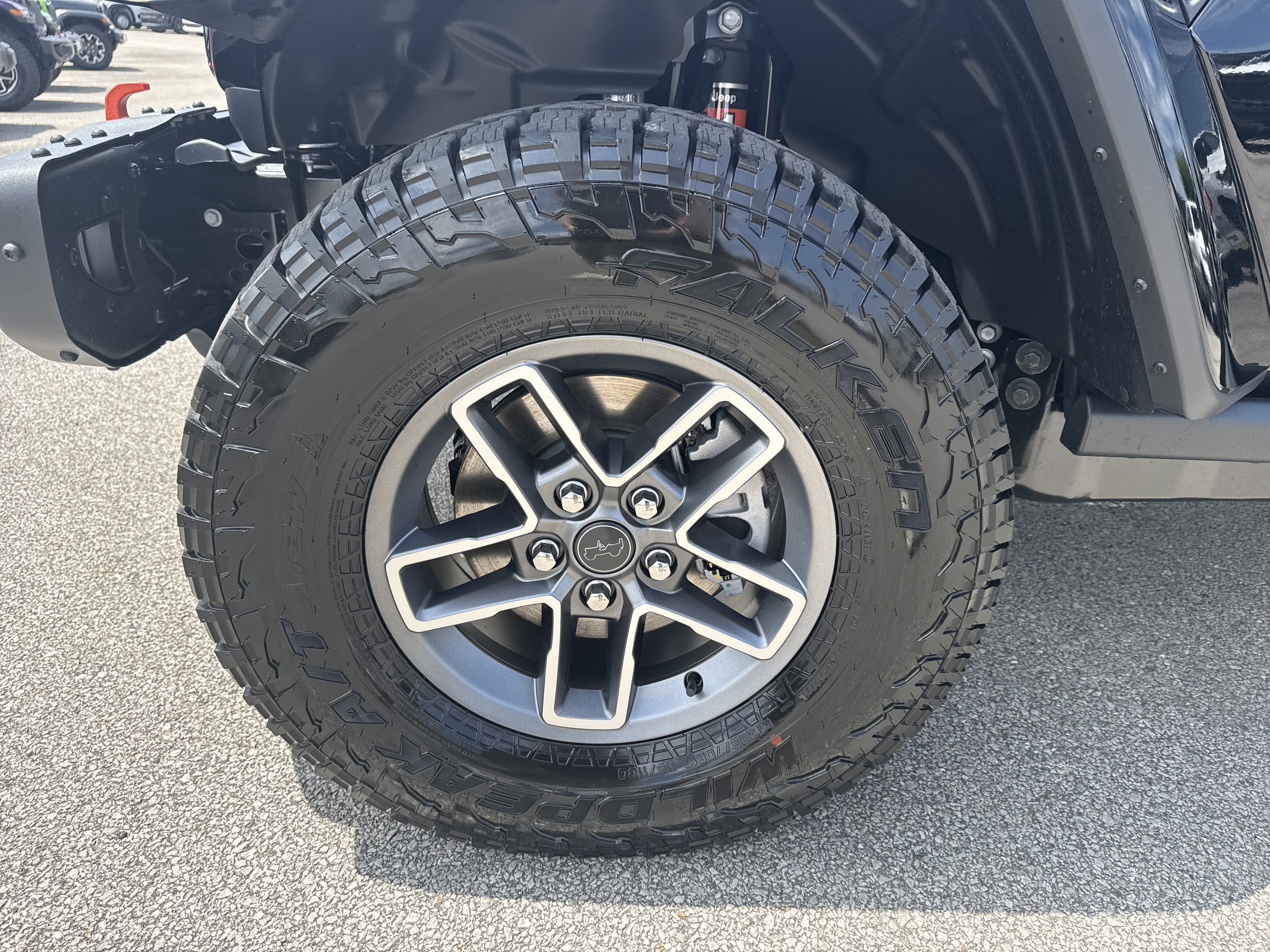 New 2026 Black Clear-Coat Exterior Paint Jeep Mojave X image 12