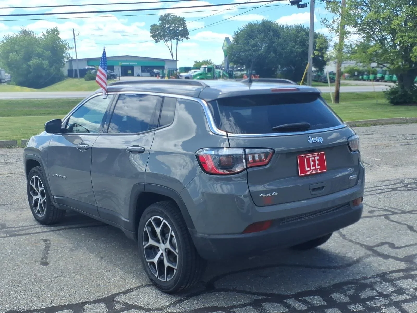 Used 2024 Gray Clearcoat Jeep Latitude image 7