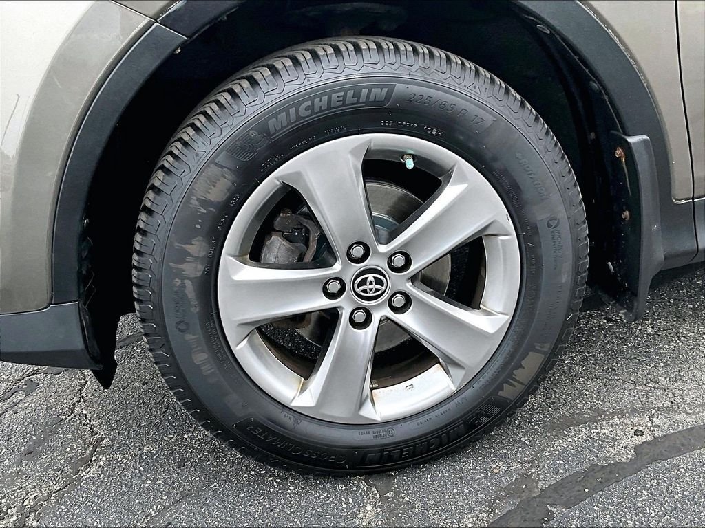Used 2015 Brown Toyota XLE image 7