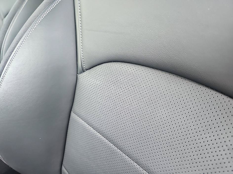 Used 2023 Radiant White INFINITI SPORT image 18