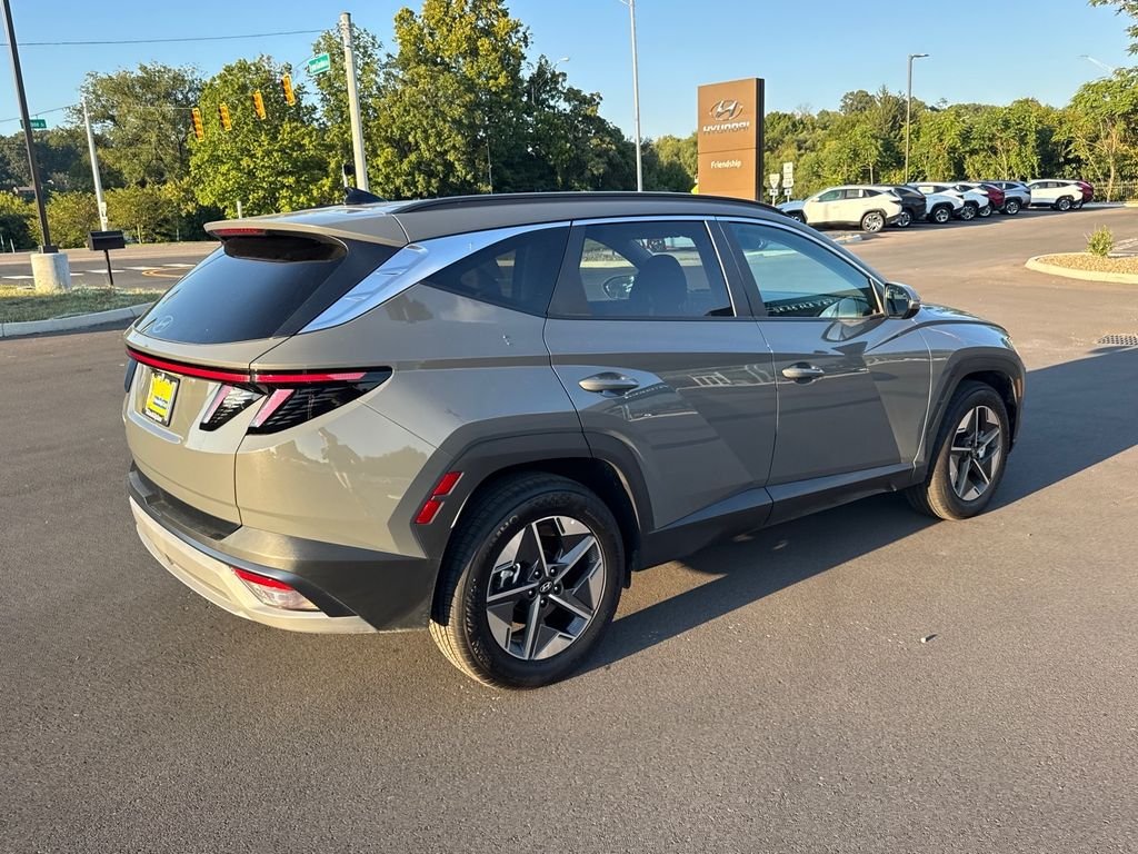 Used 2026 Gray Hyundai SEL Premium image 4