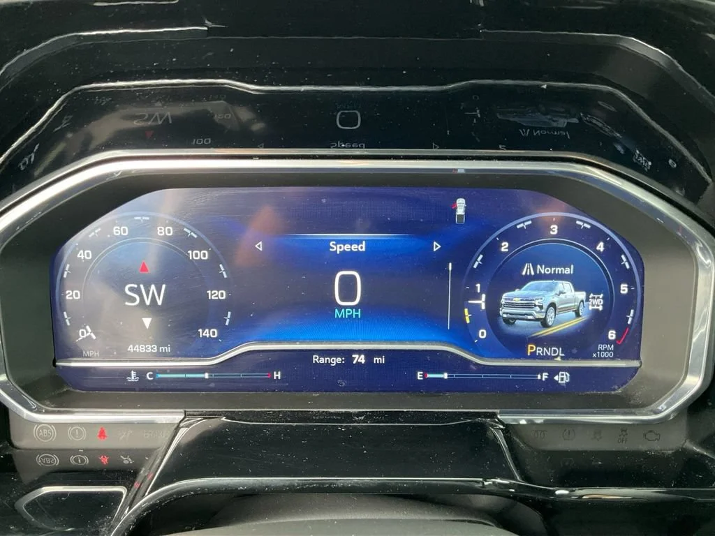 Used 2023 SUMMIT WHITE Chevrolet LT image 17