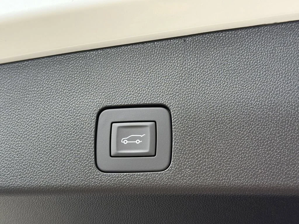 New 2026 White Frost Tricoat Buick Avenir image 12