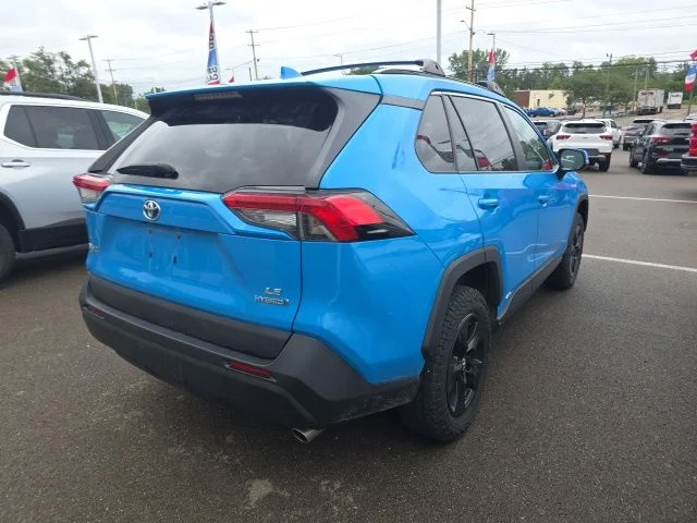 Used 2020 Blue Toyota LE image 8