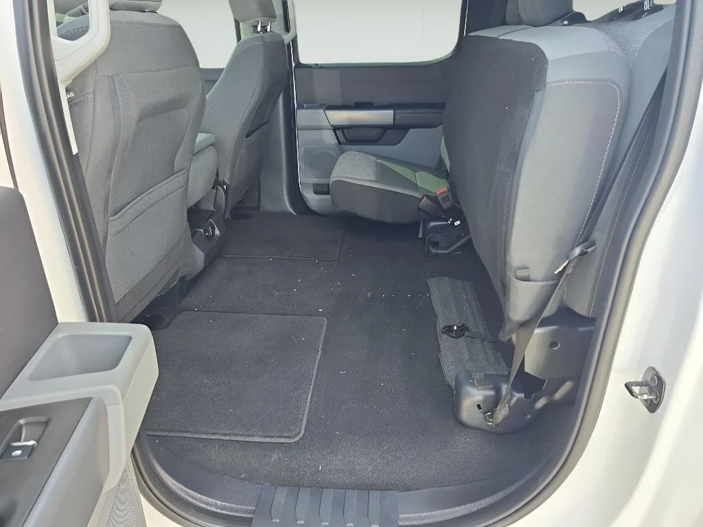 Used 2024 Oxford White Ford XLT image 18