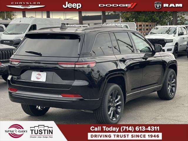 New 2026 Diamond Black Crystal Pearl-Coat Exterior Paint Jeep Limited image 6
