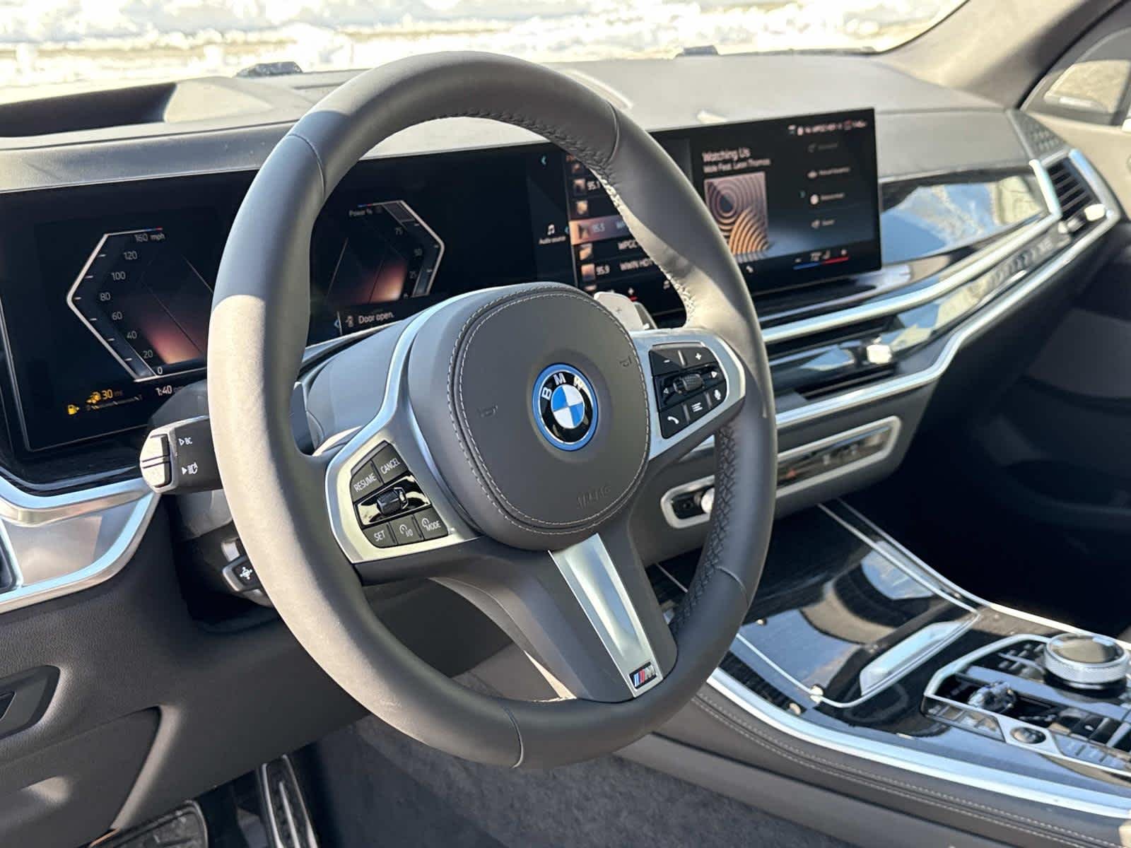New 2026 Skyscraper Grey Metallic BMW xDrive50e image 2