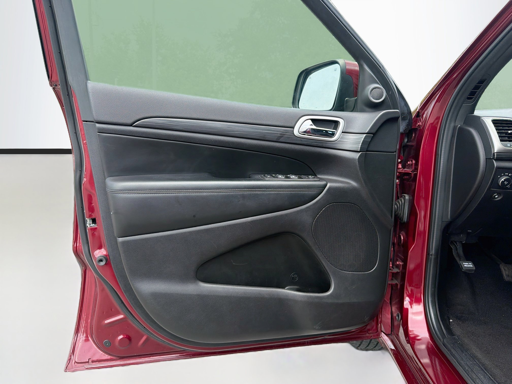Used 2022 Velvet Red Pearlcoat Jeep Laredo X image 22