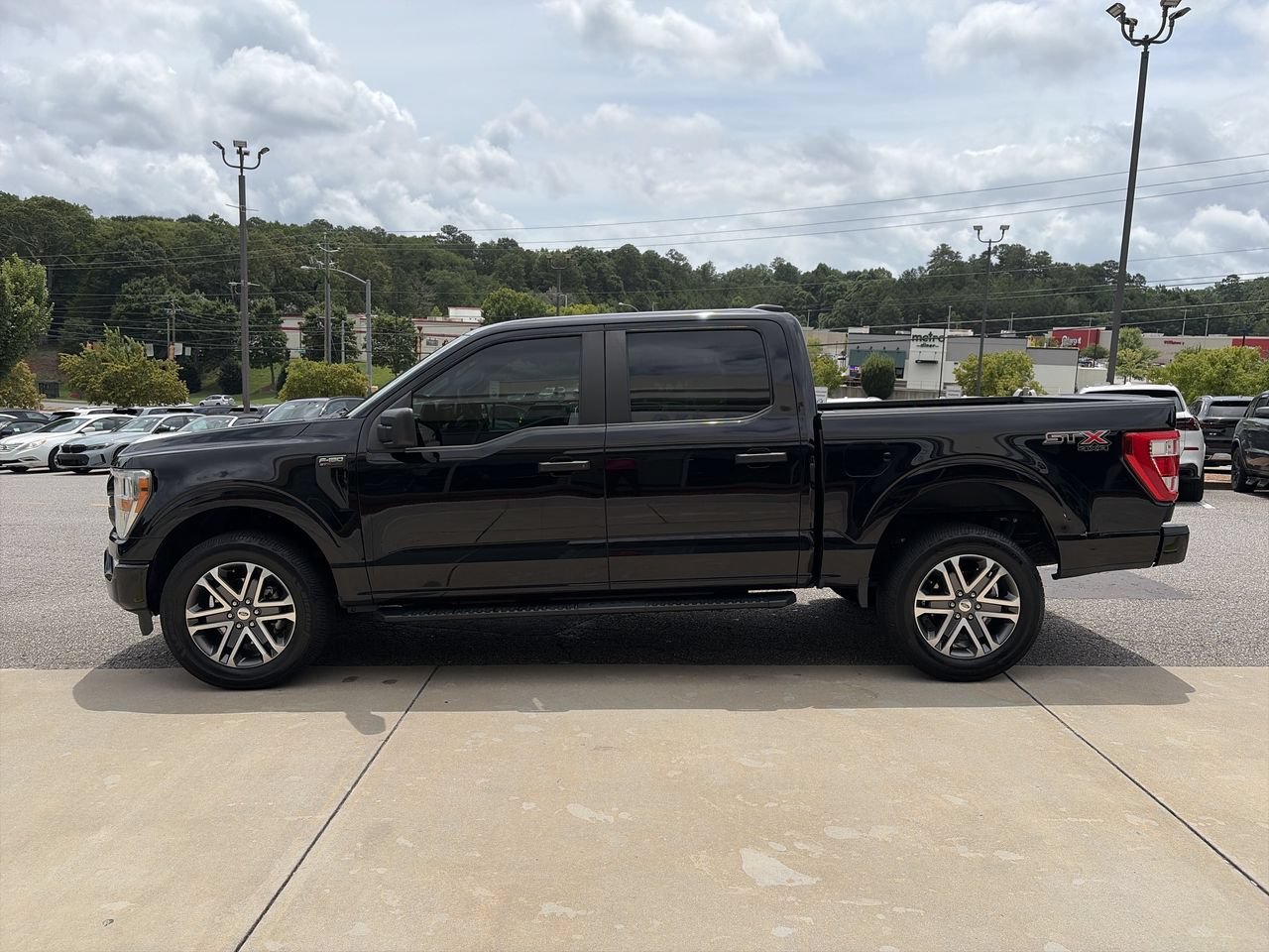 Used 2022 Agate Black Metallic Ford LARIAT image 5