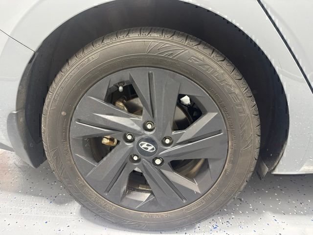 Used 2022 Gray Hyundai SEL image 6