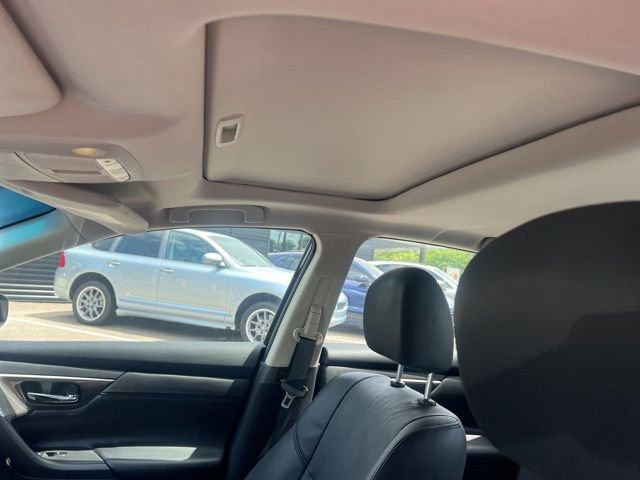Used 2015 Super Black Nissan 2.5 SL image 6