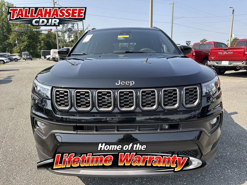 New 2026 Diamond Black Crystal Pearlcoat Jeep Latitude image 10