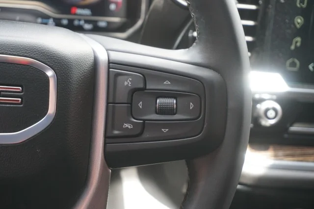 Used 2024  GMC Elevation image 26