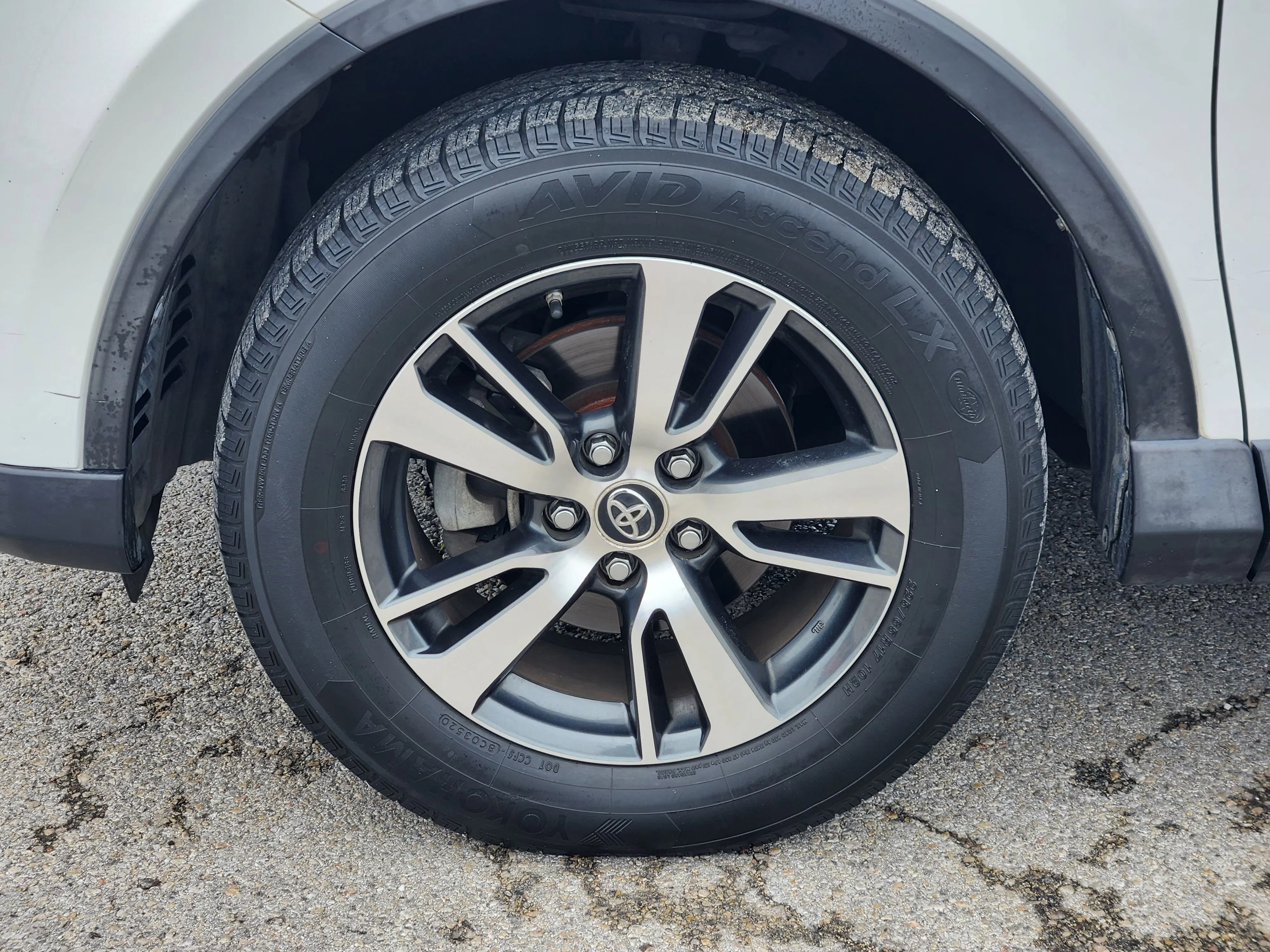 Used 2017  Toyota XLE image 10