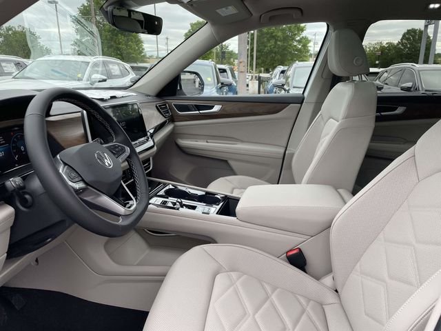 New 2026 White Volkswagen 2.0T SE w/Technology image 15