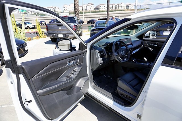 Used 2024 White Nissan SL image 49