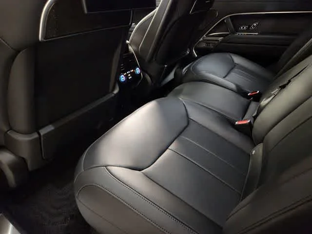 Used 2025 Fuji White Land Rover Autobiography image 28