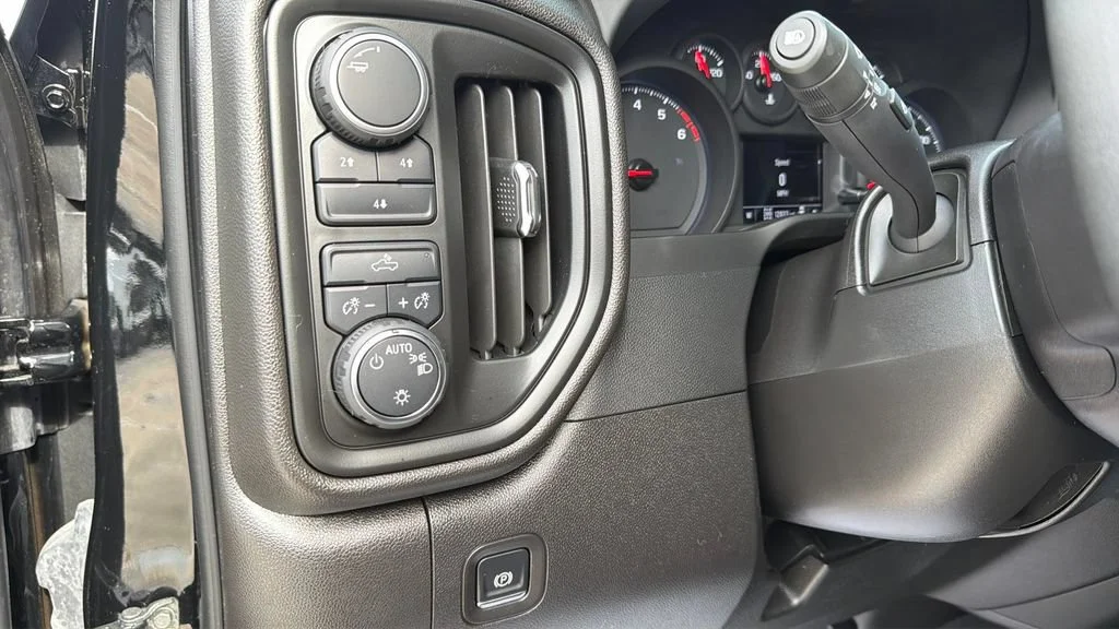 Used 2025 Black Chevrolet Custom image 20