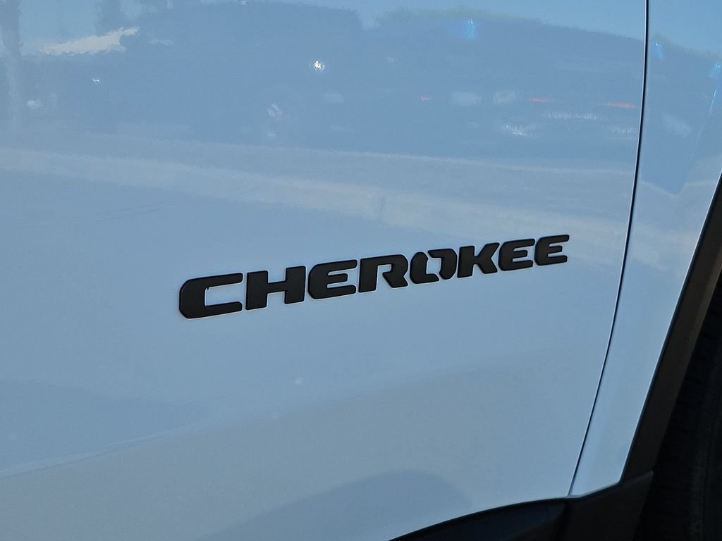 New 2026 Bright White Clear-Coat Exterior Paint Jeep Limited image 26