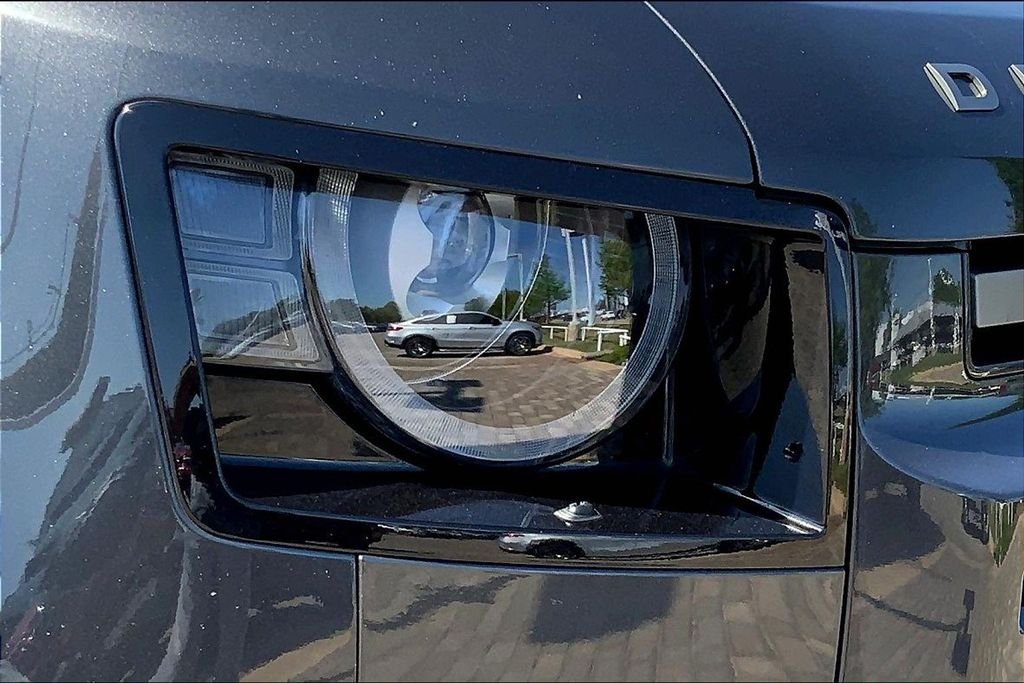 Used 2021 Gray Land Rover X-Dynamic HSE image 29