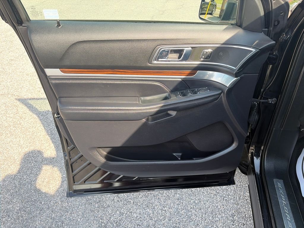 Used 2018 Black Ford Limited image 11