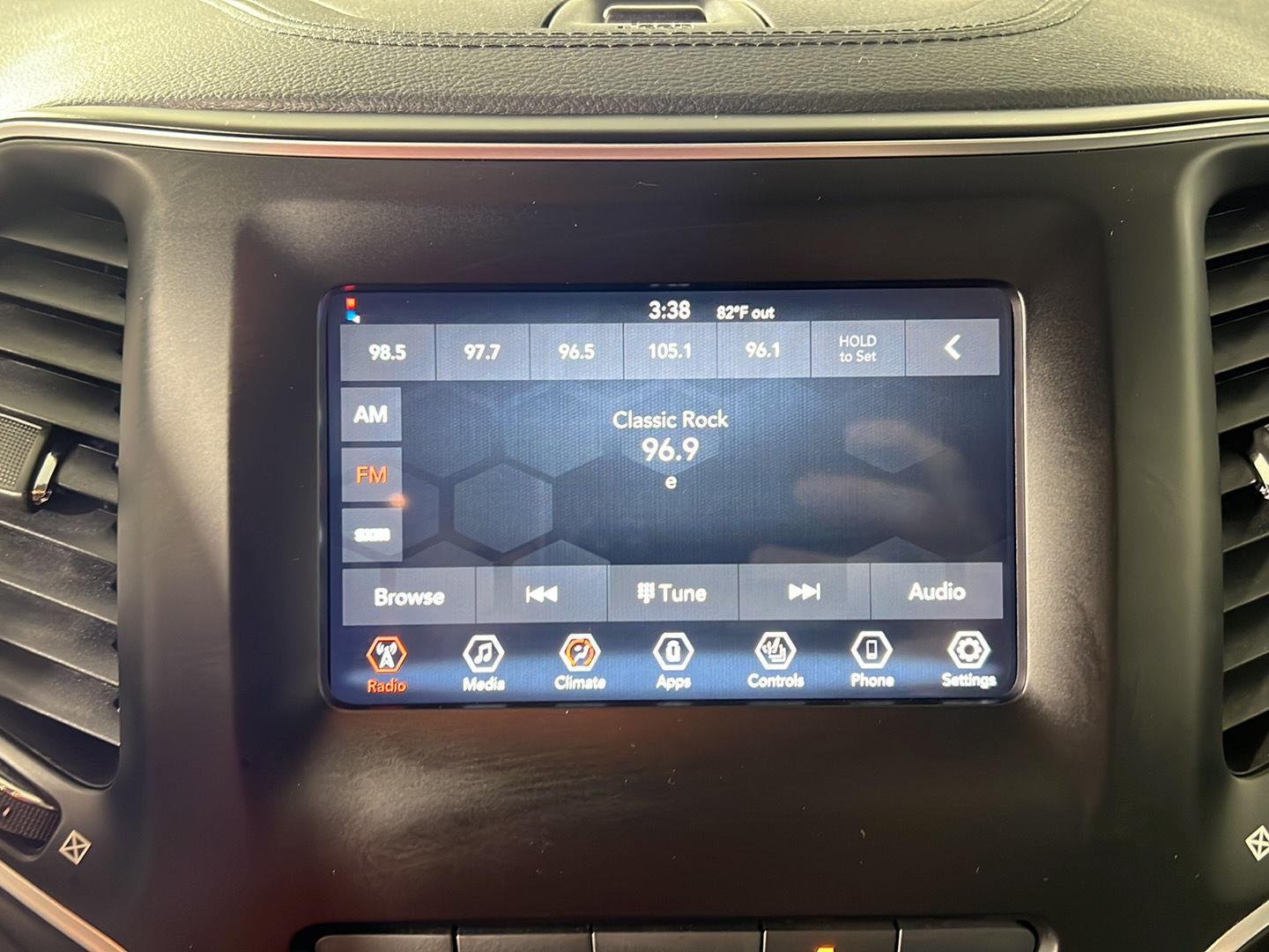 Used 2021 Gy Jeep Latitude plus image 16