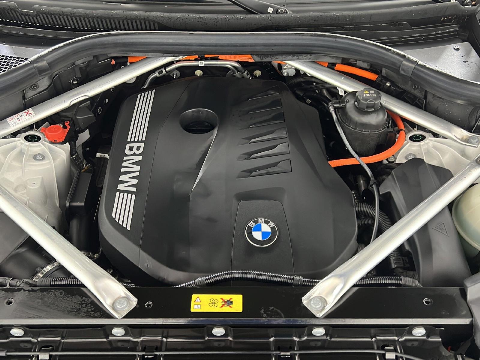 New 2026 Mineral White Metallic BMW xDrive50e image 23