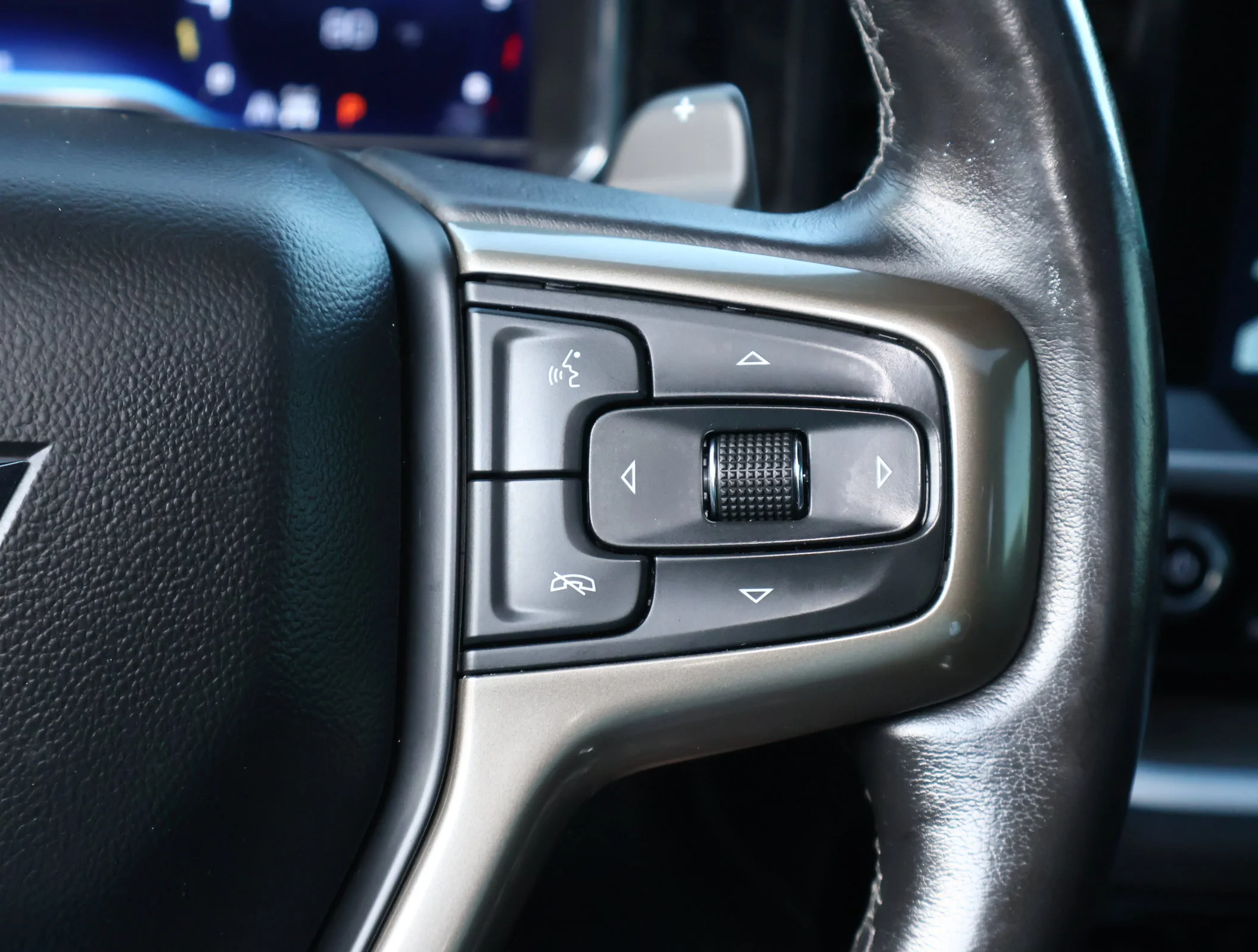 Used 2022 Iridescent Pearl Tricoat Chevrolet High Country image 19