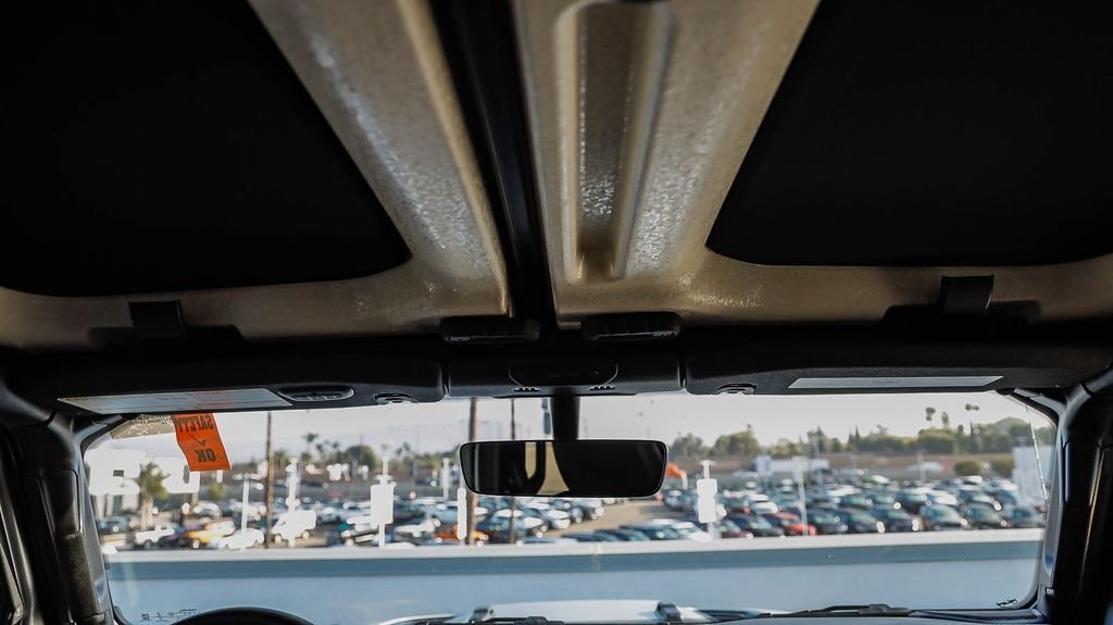 Used 2022 Silver Jeep Rubicon image 19
