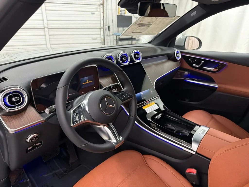 New 2027 White Mercedes-Benz GLC 300 image 13