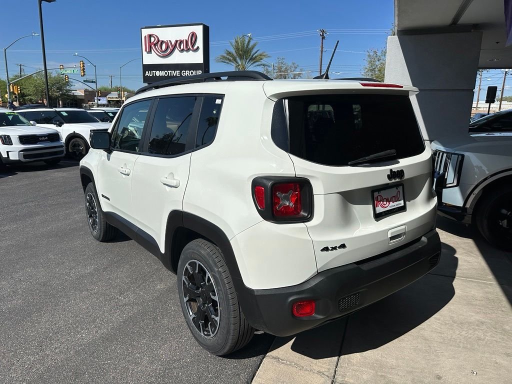 Used 2023 White Jeep Latitude image 21