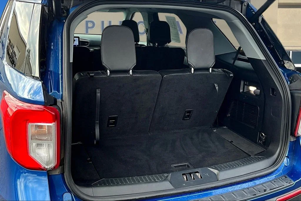 Used 2022 Blue Metallic Ford XLT image 8