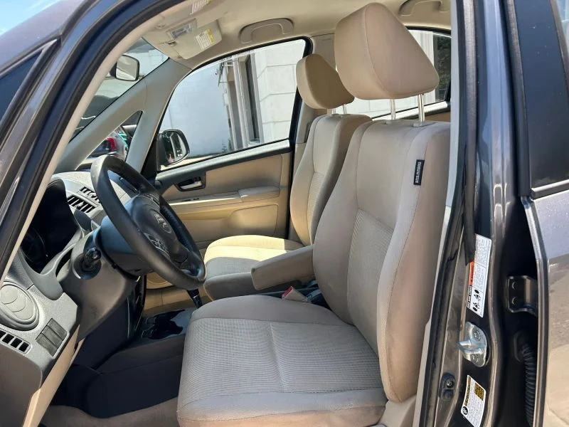 Used 2012 Gray Suzuki LE Sedan 4D image 37