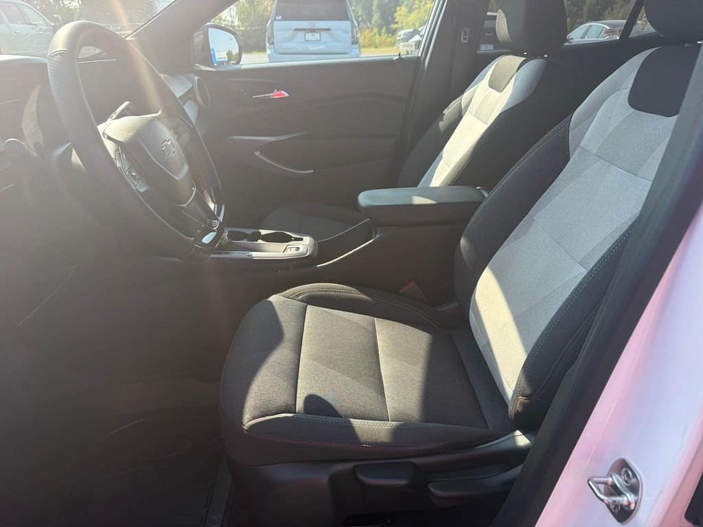 Used 2025 White Chevrolet 1RS image 13