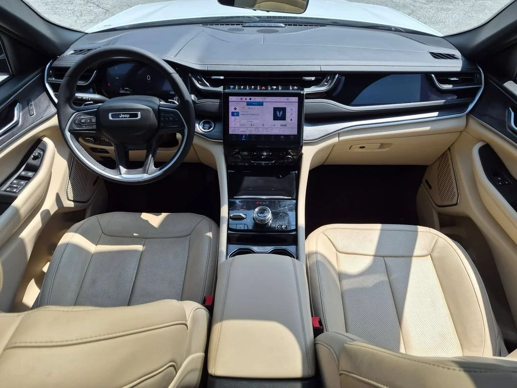 Used 2022 White Jeep 4xe image 24