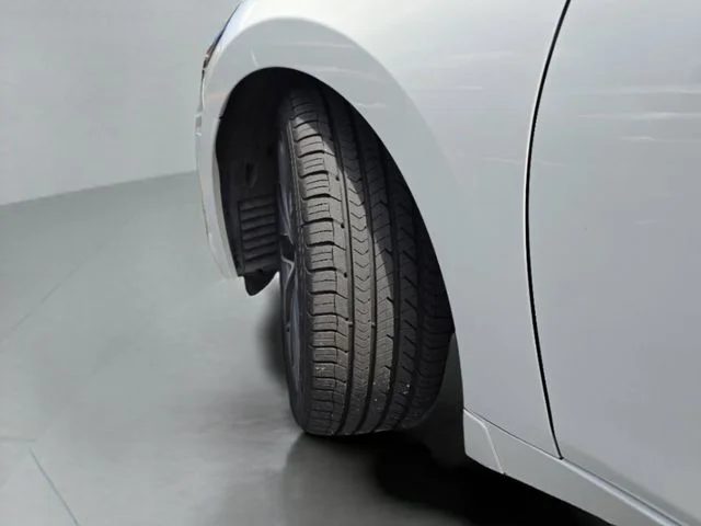 Used 2023 White Nissan Platinum image 52