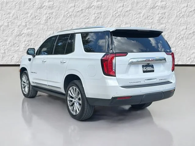 Used 2022 White Frost Tricoat GMC Denali image 5