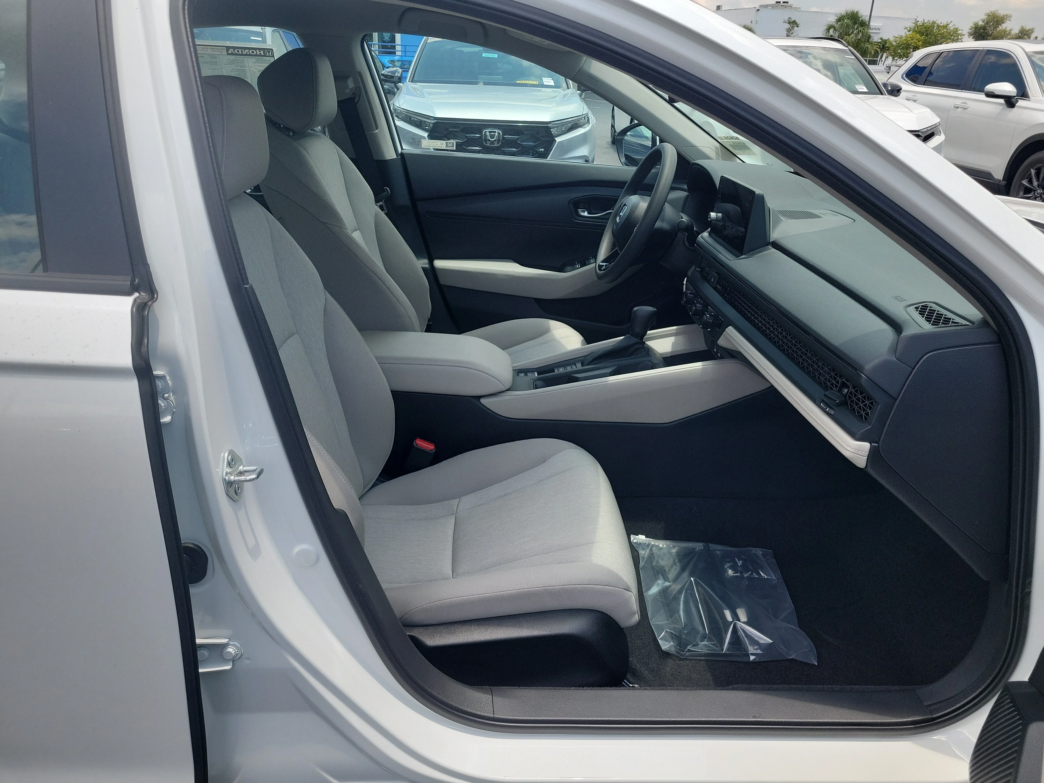 New 2026 Platinum White Pearl Honda LX image 10