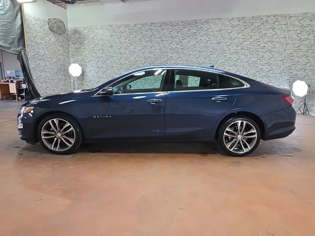 Used 2022 Blue Chevrolet Premier image 4
