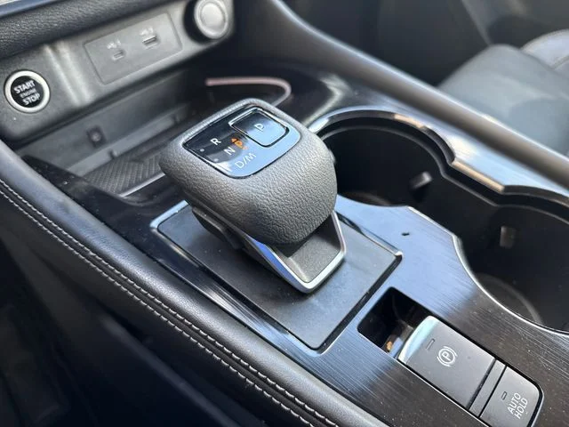Used 2022 Black Nissan Platinum image 27