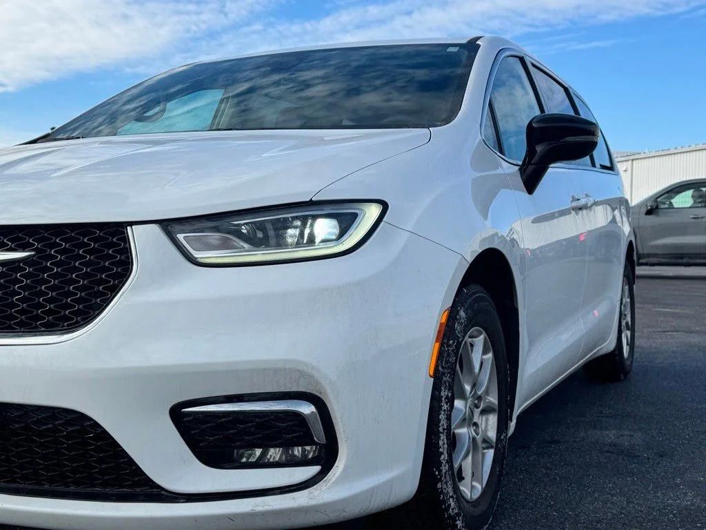 2024 Chrysler Pacifica Touring L - Photo 17
