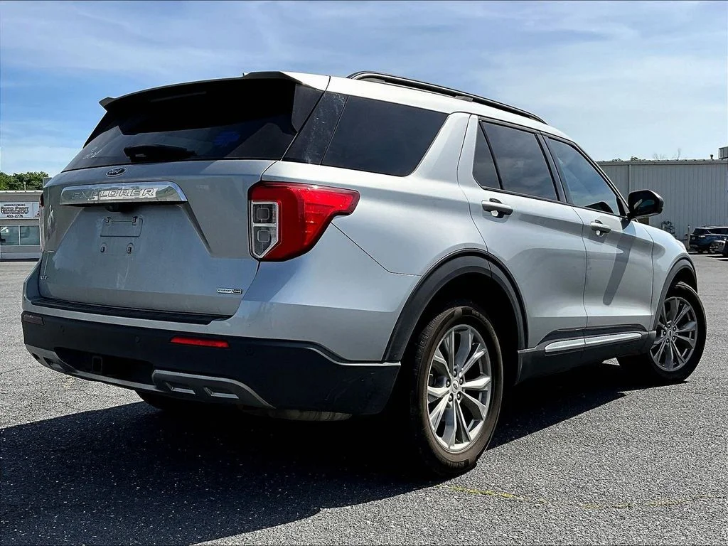 Used 2020 Silver Ford XLT image 4