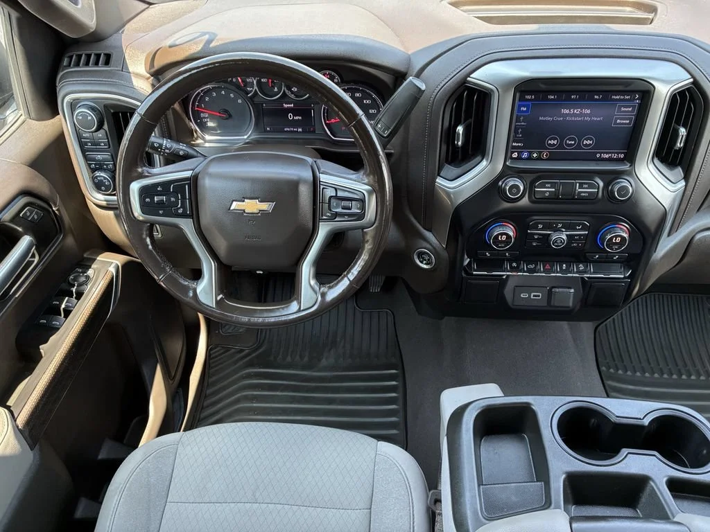 Used 2019 BLACK Chevrolet LT image 3
