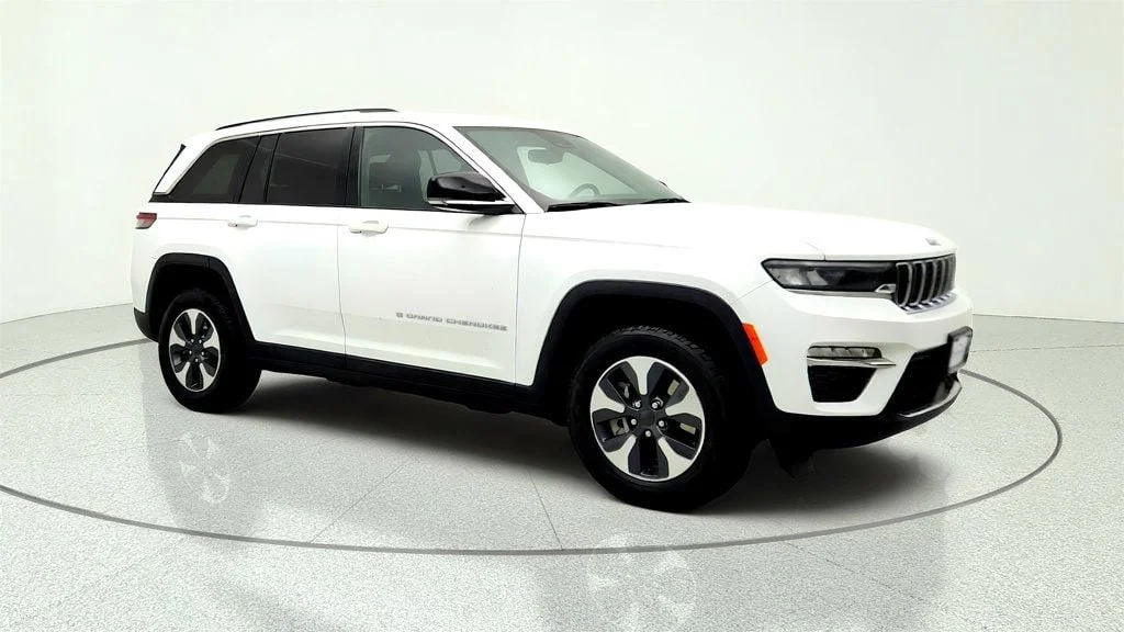 Used 2023 Bright White Clearcoat Jeep 4x4 image 3