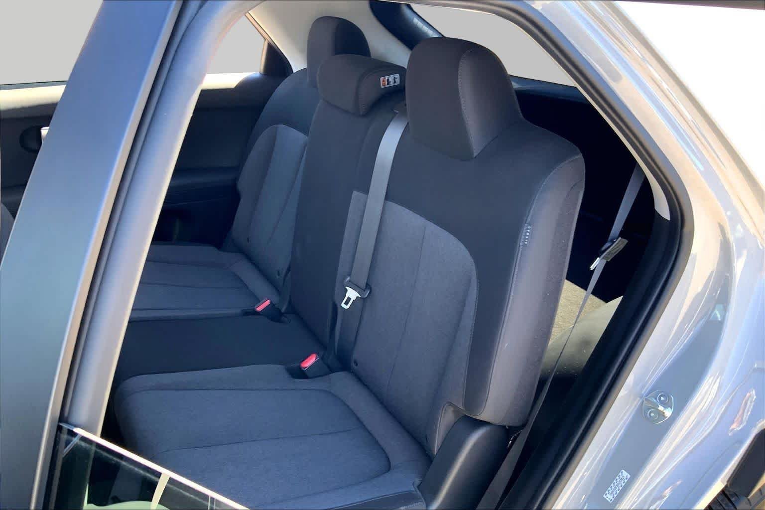 Used 2024 Cyber Gray Hyundai SE image 19