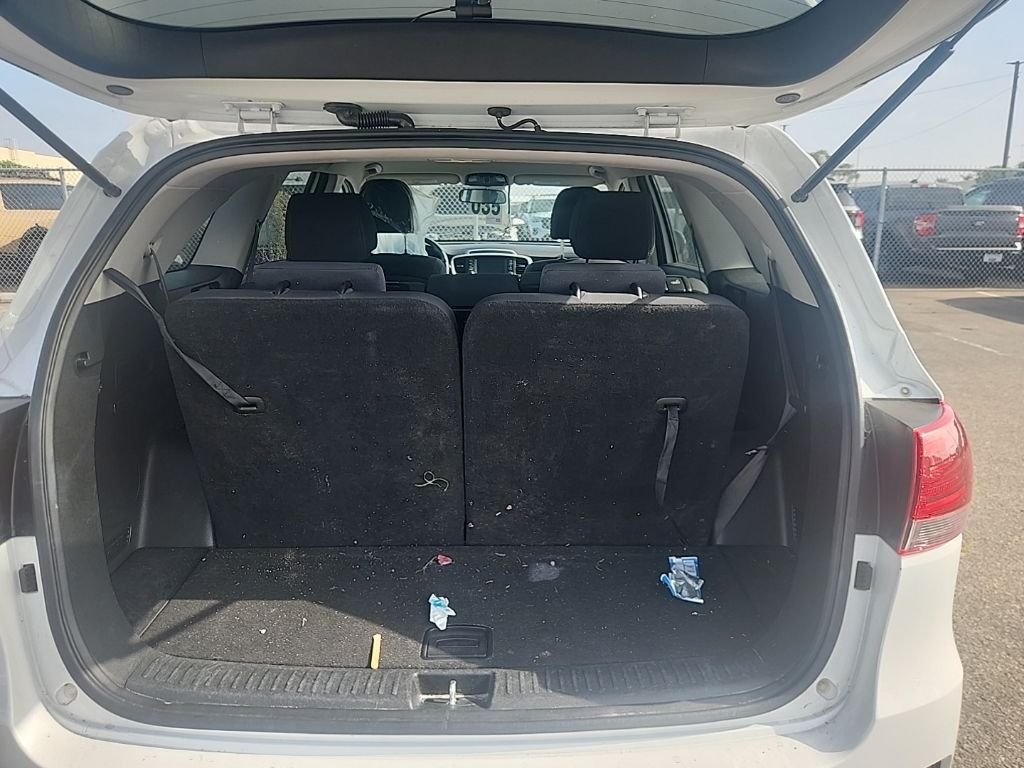 Used 2019 White Kia LX image 17