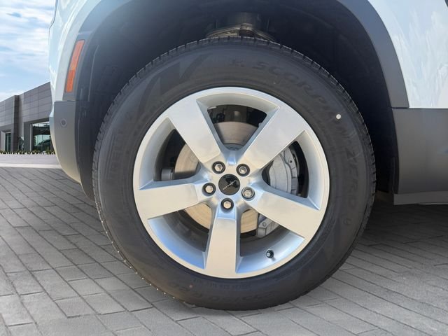 New 2026 Fuji White Land Rover S image 9