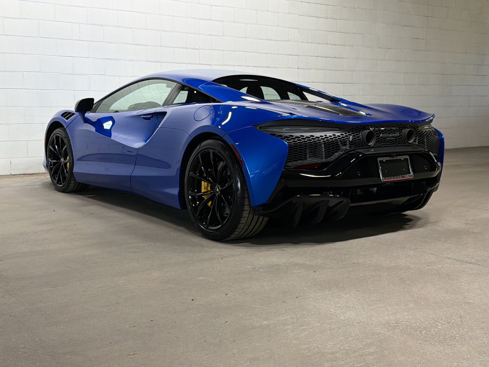 Used 2024 Vega Blue McLaren Base image 3