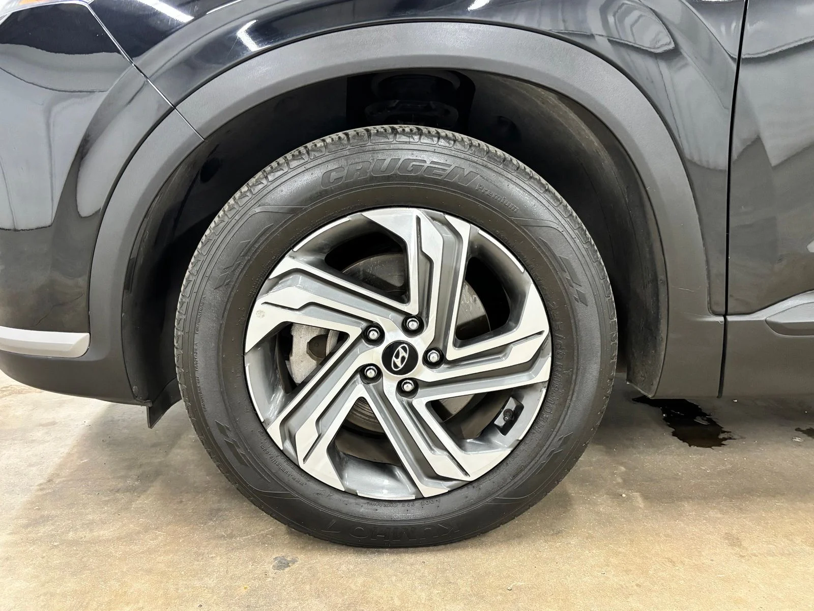 Used 2023 Black Hyundai SE image 9