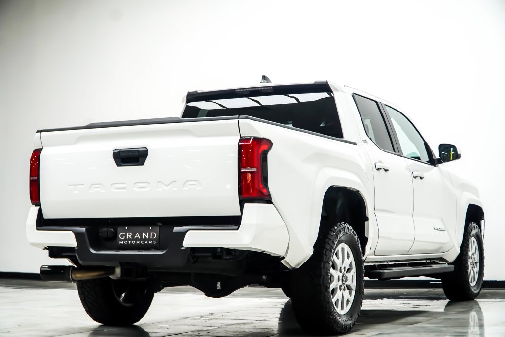 Used 2024 White Toyota SR5 image 16